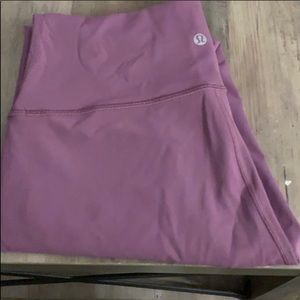 Lululemon women’s Wunder Under leggings. Size 8